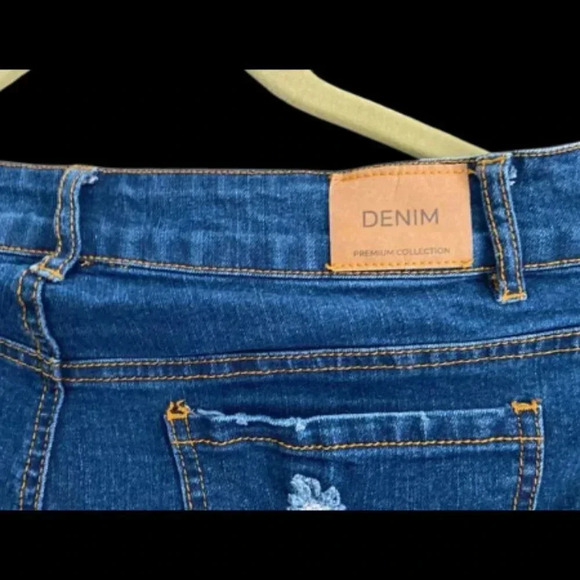 Girls-Medium size High-Rise LoveTree brand Blue Denim Shorts - Picture 3 of 6